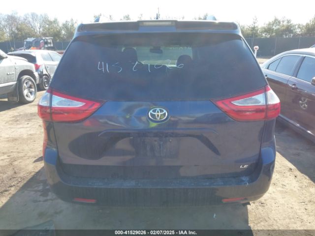 5TDKZ3DC1JS949043 Toyota Sienna Le 8 Passenger