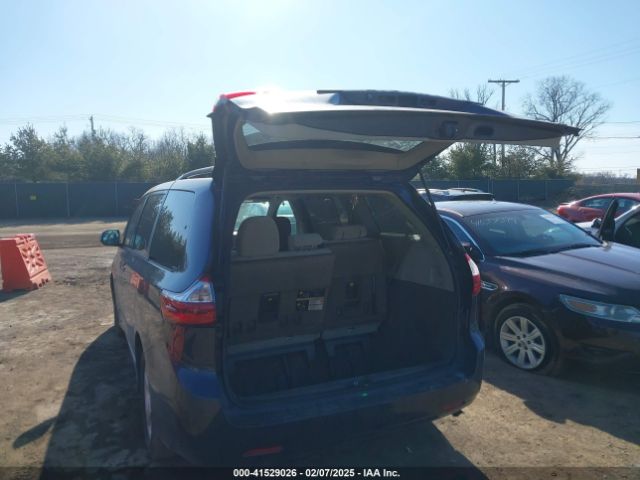 5TDKZ3DC1JS949043 Toyota Sienna Le 8 Passenger