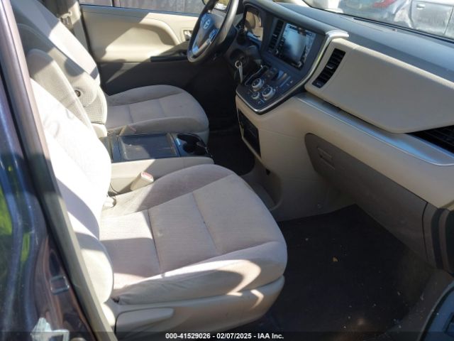 5TDKZ3DC1JS949043 Toyota Sienna Le 8 Passenger