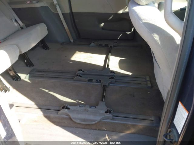 5TDKZ3DC1JS949043 Toyota Sienna Le 8 Passenger