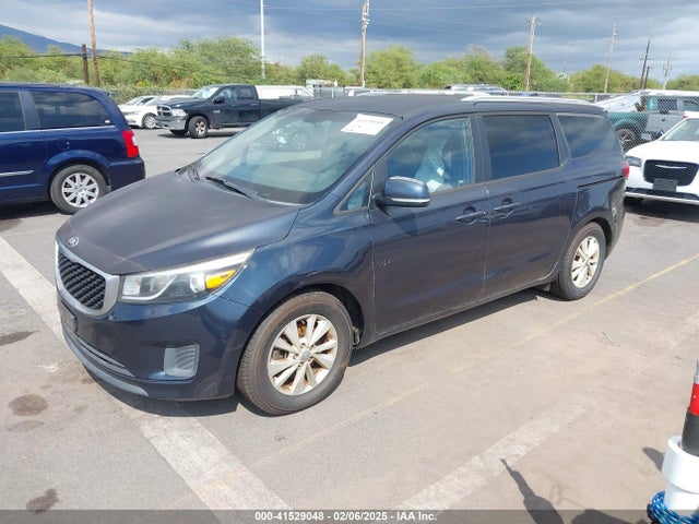 KIA SEDONA LX 2016 KNDMB5C18G6128037 Image 2