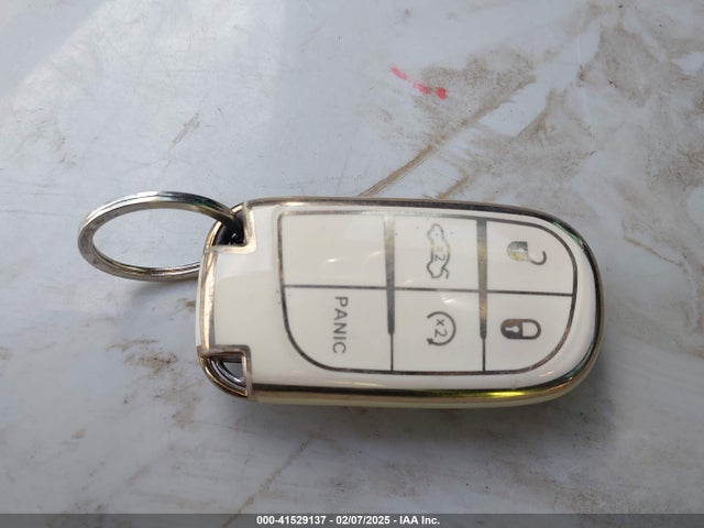 1C4RJEAG0KC603853 Jeep Grand Cherokee Laredo E 4x2