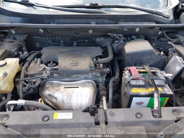 2T3ZFREVXJW457751 Toyota RAV4 LE