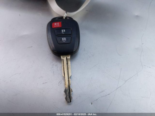 2T3ZFREVXJW457751 Toyota RAV4 LE