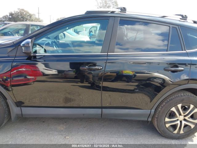 2T3ZFREVXJW457751 Toyota RAV4 LE
