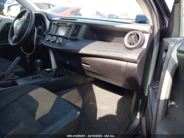 2T3ZFREVXJW457751 Toyota RAV4 LE