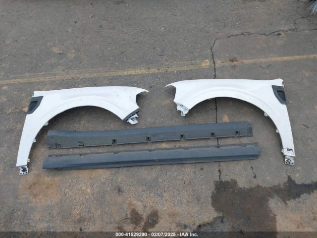3FTTW8E9XNRA95501 Ford Maverick Xl