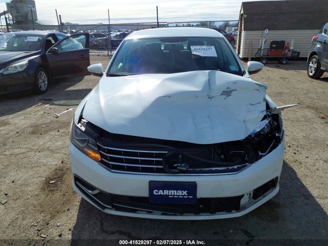 1VWAT7A39HC070407 Volkswagen Passat 1.8t S