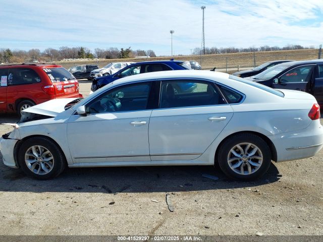1VWAT7A39HC070407 Volkswagen Passat 1.8t S