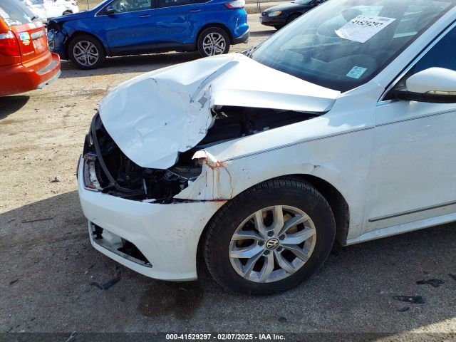 1VWAT7A39HC070407 Volkswagen Passat 1.8t S