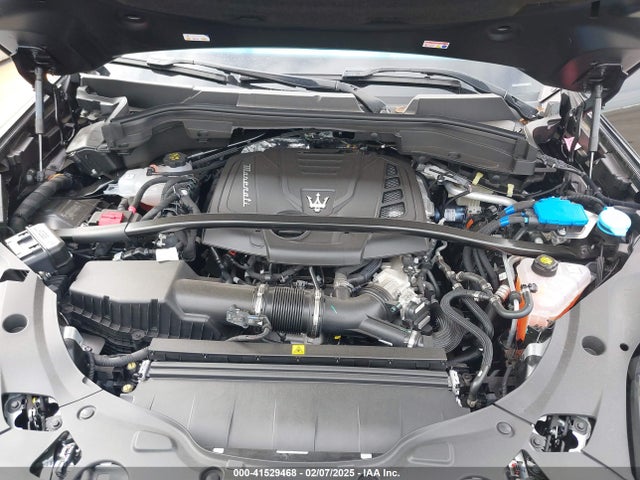Maserati 2023 2023 ZN682AVM2P7410622 Image 10