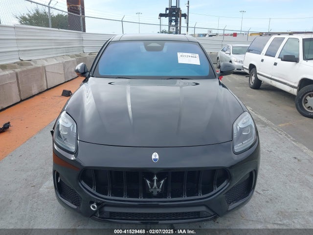 Maserati 2023 2023 ZN682AVM2P7410622 Image 12