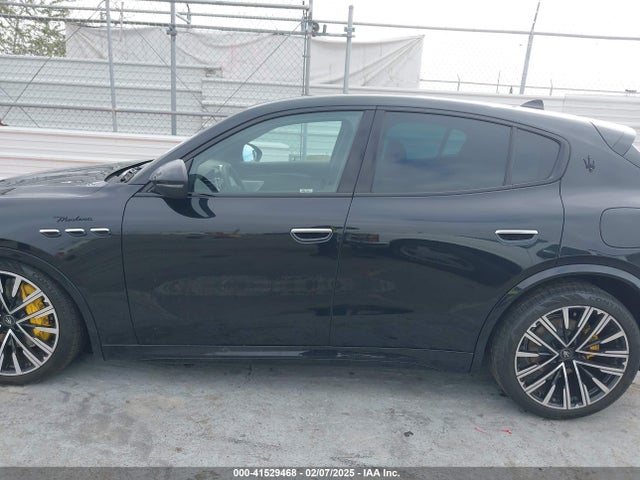 Maserati 2023 2023 ZN682AVM2P7410622 Image 14
