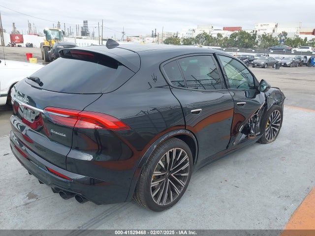 Maserati 2023 2023 ZN682AVM2P7410622 Image 4
