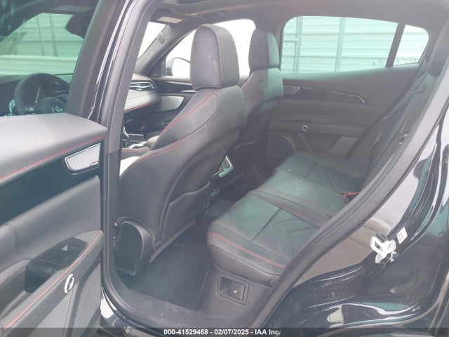 Maserati 2023 2023 ZN682AVM2P7410622 Image 8