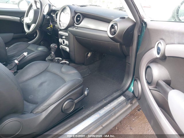 2008 MINI COOPER S WMWMF73548TV36554 Photo 4