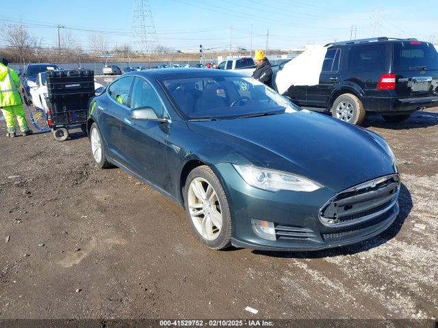 2013 TESLA MODEL S 5YJSA1CN7DFP26335 Photo 0