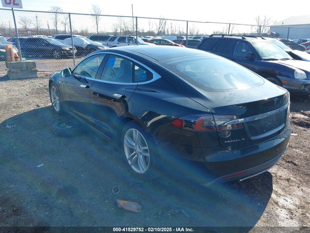 2013 TESLA MODEL S 5YJSA1CN7DFP26335 Photo 2