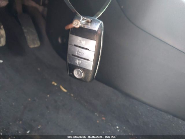 3KPA25AD5NE458130 KIA Rio 5-door S