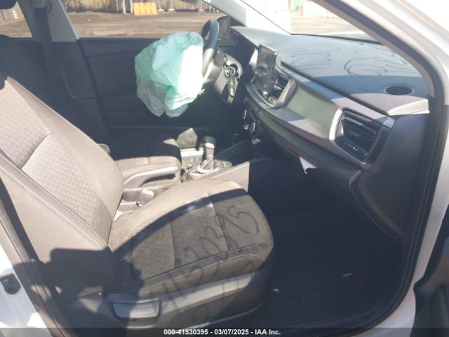 3KPA25AD5NE458130 KIA Rio 5-door S