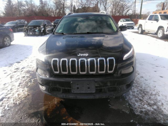 1C4PJMCB5JD580985 Jeep Cherokee Latitude 4x4