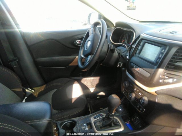 1C4PJMCB5JD580985 Jeep Cherokee Latitude 4x4