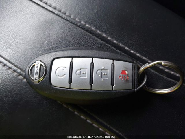 JN8AT2MVXHW014773 Nissan ROGUE SV