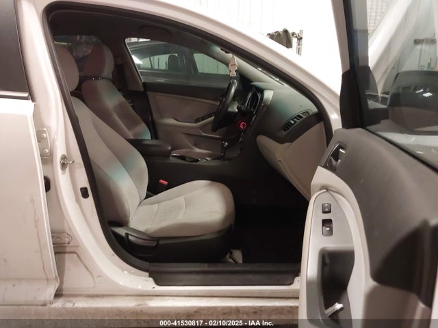 5XXGM4A7XFG393132 KIA Optima Lx