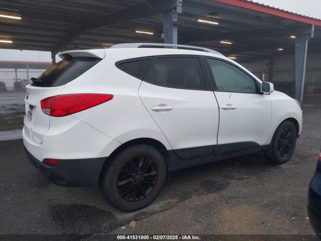 KM8JU3AG0EU880635 Hyundai TUCSON SE