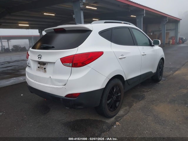 KM8JU3AG0EU880635 Hyundai TUCSON SE