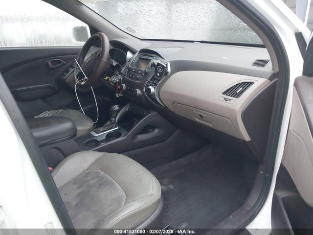 KM8JU3AG0EU880635 Hyundai TUCSON SE