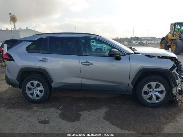 Toyota RAV4 LE 2019 2T3H1RFV0KW040813 Image 14