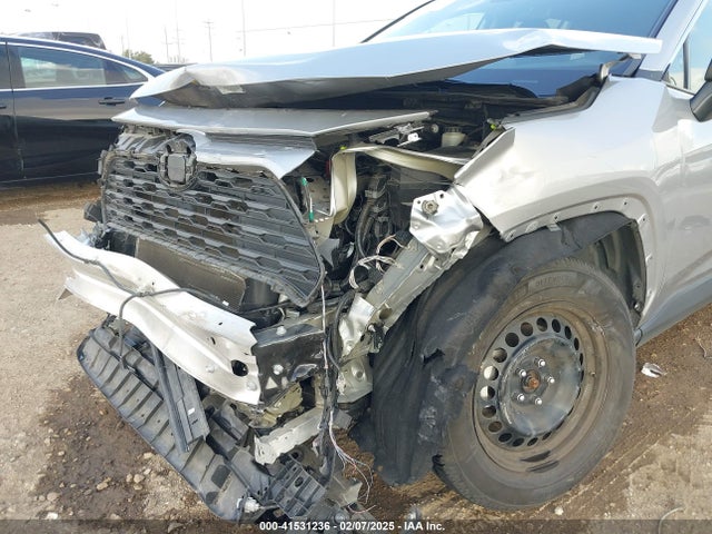 Toyota RAV4 LE 2019 2T3H1RFV0KW040813 Image 18