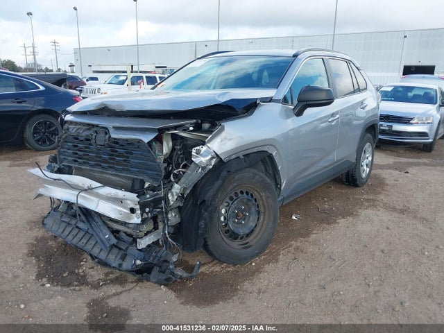 Toyota RAV4 LE 2019 2T3H1RFV0KW040813 Image 2