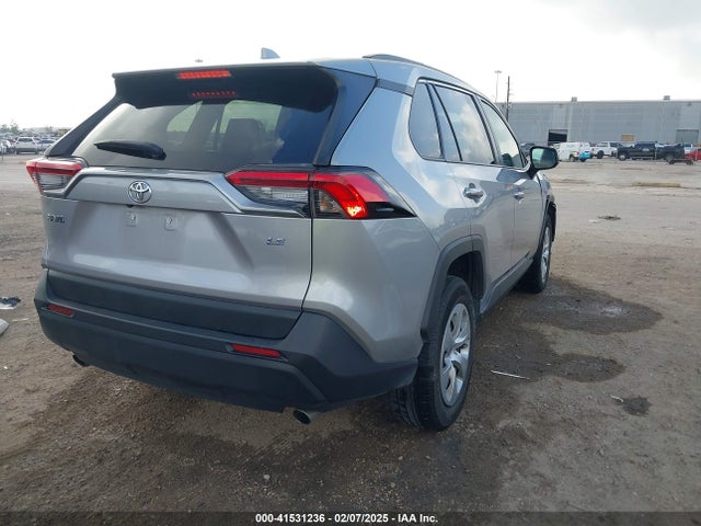 Toyota RAV4 LE 2019 2T3H1RFV0KW040813 Image 4