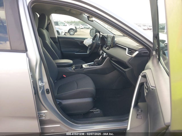 Toyota RAV4 LE 2019 2T3H1RFV0KW040813 Image 5