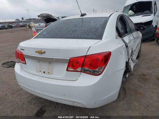 1G1PA5SH4F7172519 Chevrolet Cruze Ls Auto