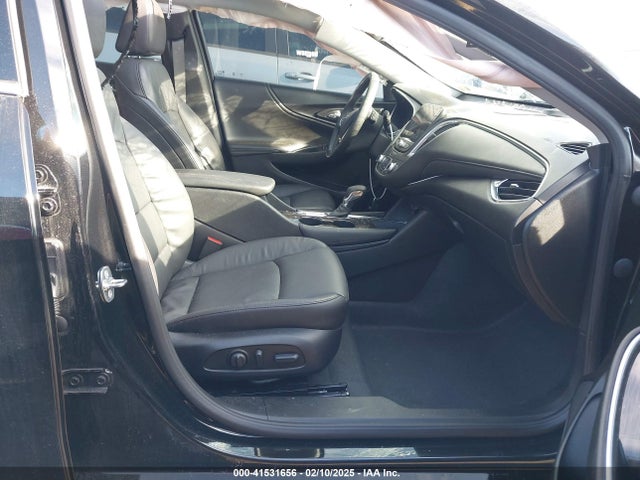 1G1ZE5STXRF211173 Chevrolet Malibu Fwd 2lt