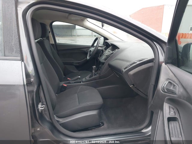 1FADP3E29HL328686 Ford FOCUS S