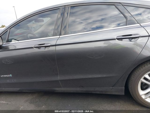 3FA6P0LU5JR110246 Ford Fusion Hybrid Se