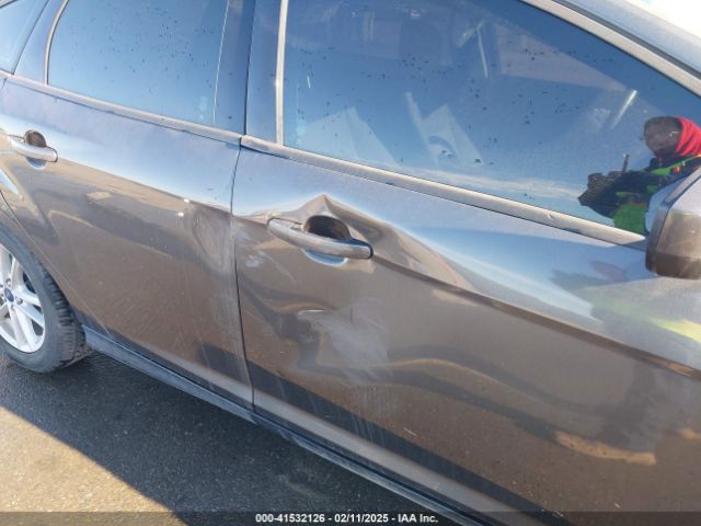 1FADP3K27JL251374 Ford FOCUS SE