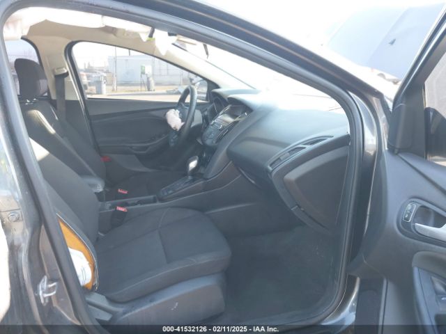 1FADP3K27JL251374 Ford FOCUS SE