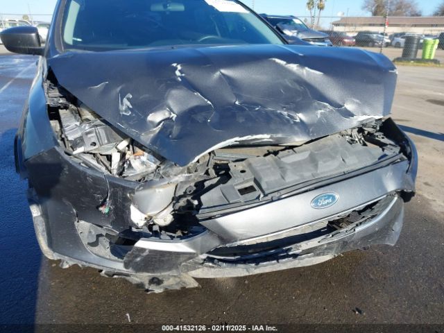 1FADP3K27JL251374 Ford FOCUS SE