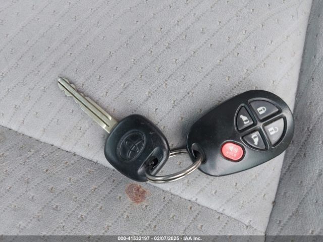 5TDKK3DC3FS588720 Toyota Sienna Le 8 Passenger