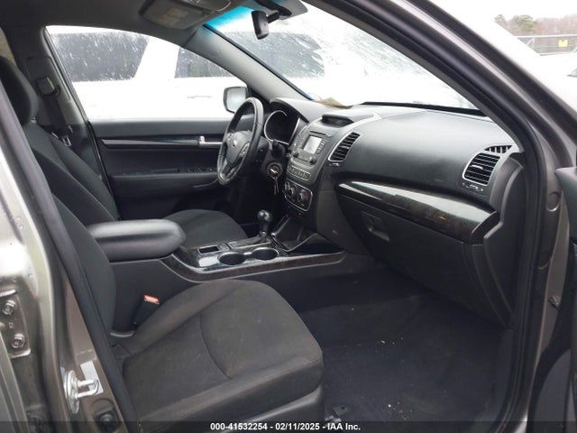 5XYKT3A63EG470691 KIA SORENTO LX