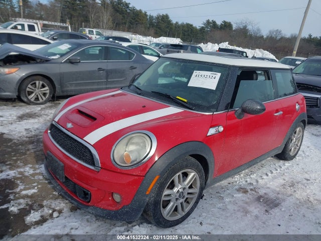 2011 MINI COOPER S WMWSV3C54BTY13021 Photo 1