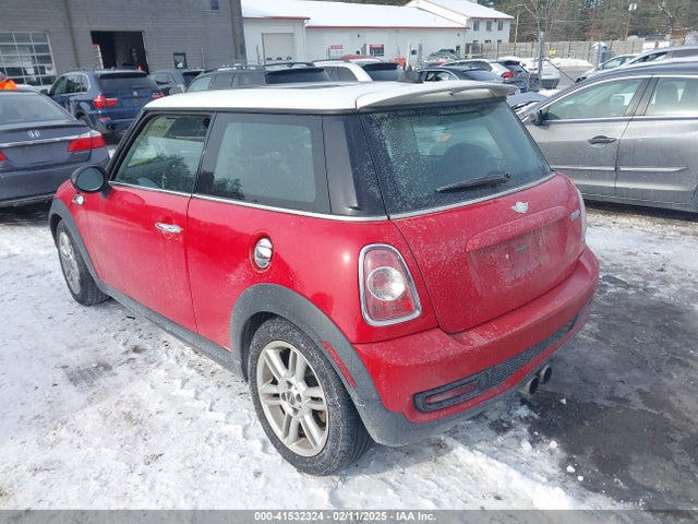 2011 MINI COOPER S WMWSV3C54BTY13021 Photo 2