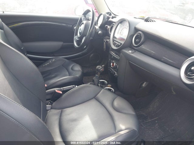 2011 MINI COOPER S WMWSV3C54BTY13021 Photo 4