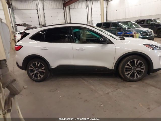 1FMCU9H90NUB60173 Ford ESCAPE SEL