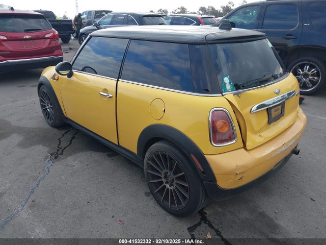 2009 MINI COOPER WMWMF33549TW70054 Photo 2